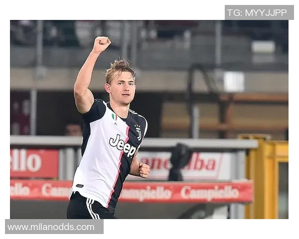 德里赫特谈曼联本赛季目标力争重返欧冠展现球队进步与提升潜力